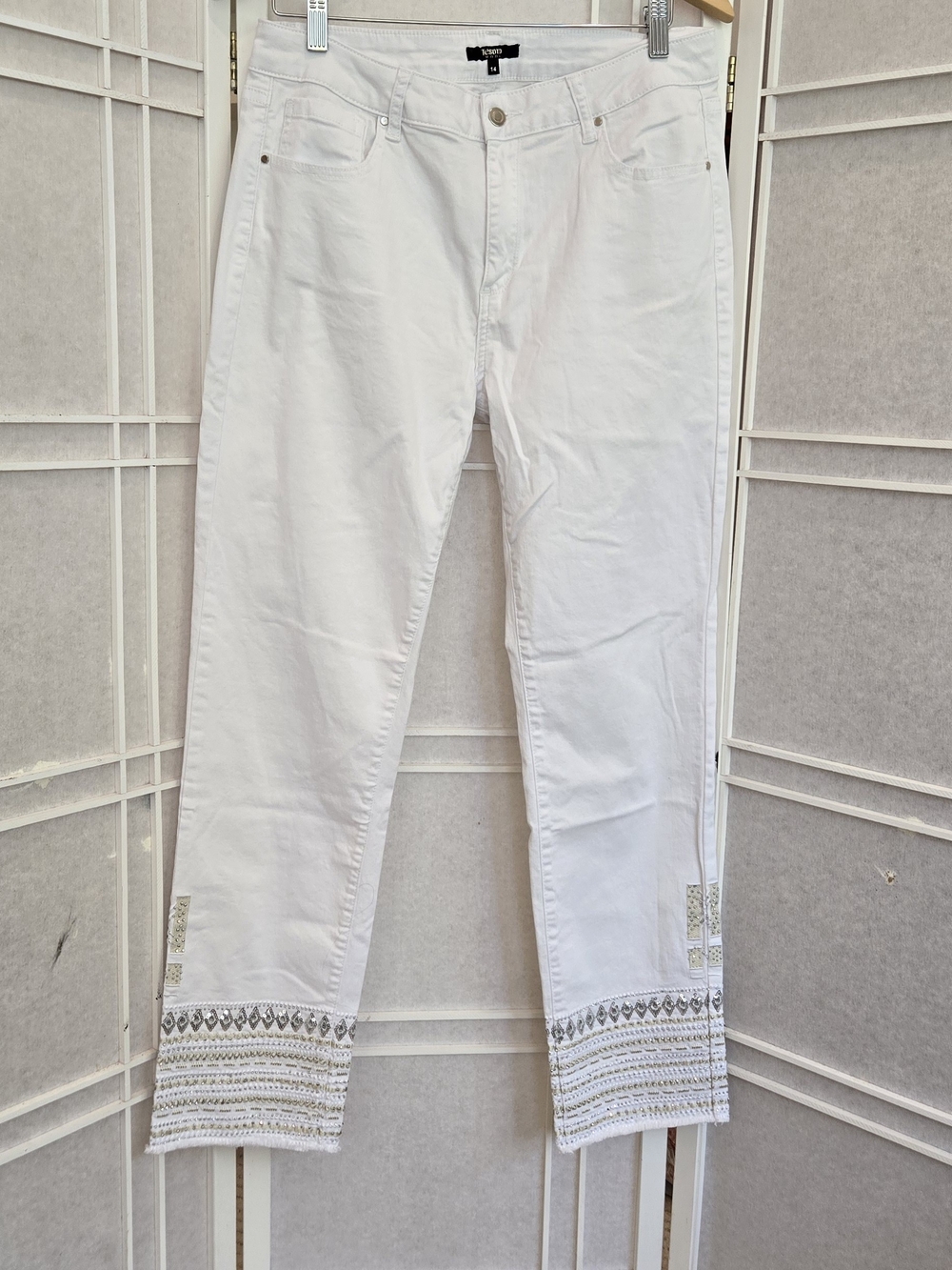 NWOT ! White Straight-Leg Jeans with Embroidered Hem